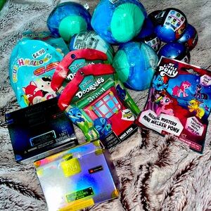 15 piece Bundle of Surprise Toys Squismallows Doorables More!